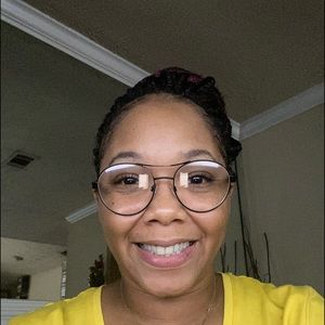 Meet your Posher, Crystal